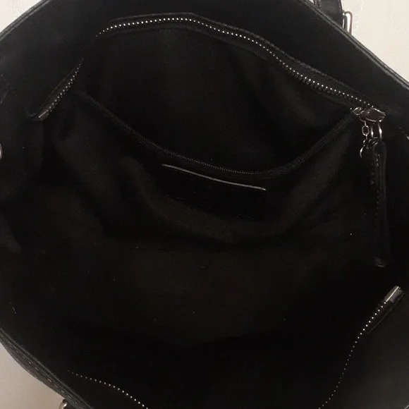 black coach shoulder bag - Picture 6 of 9